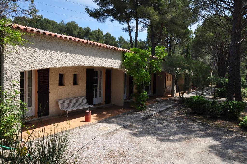 La Cigaliere Otel Le Beausset Oda fotoğraf