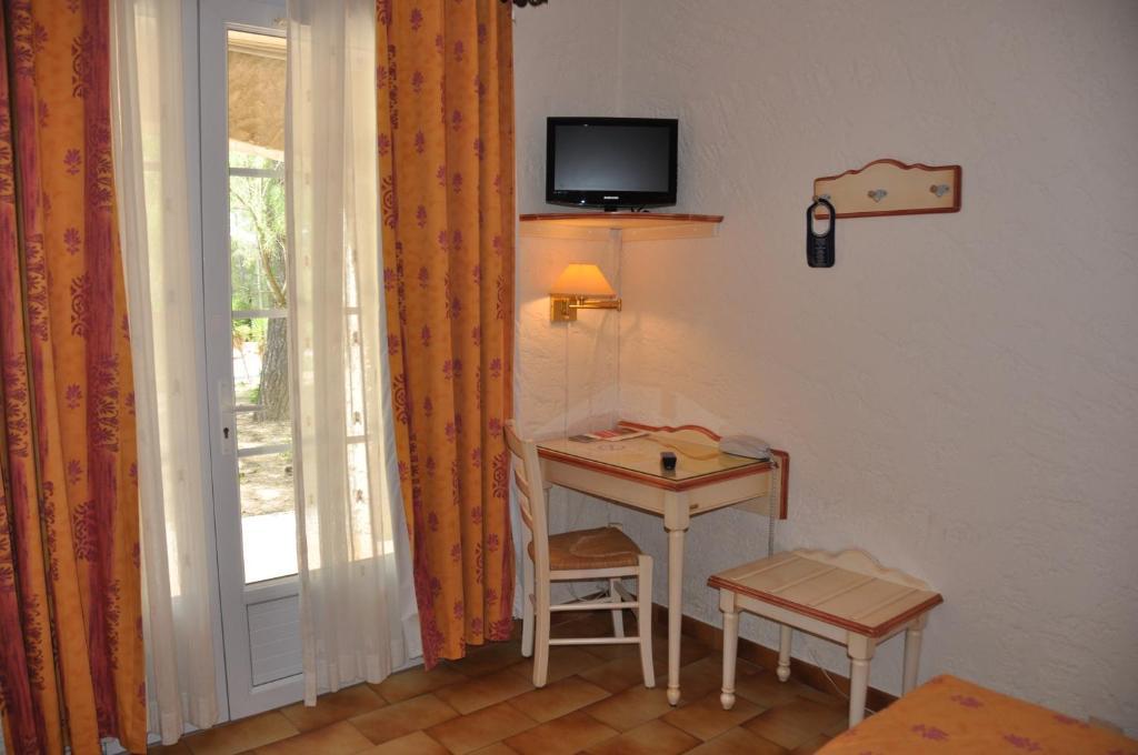 La Cigaliere Otel Le Beausset Oda fotoğraf